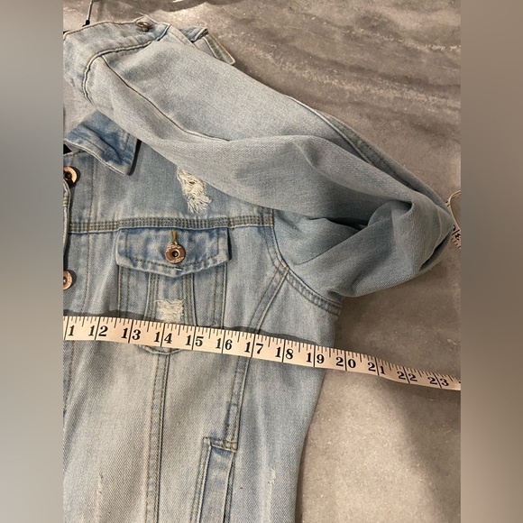 NWT New Collection Size M Light Wash Cotton Stretch Distressed Denim Jean Jacket - Picture 10 of 13